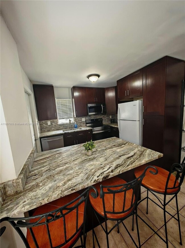 4807 Ponce de Leon in Coral Gables, FL - Building Photo - Building Photo