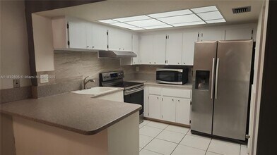 16 Toledo Ct in Davie, FL - Building Photo - Building Photo