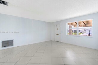 1005 SW 18th St in Boynton Beach, FL - Building Photo - Building Photo