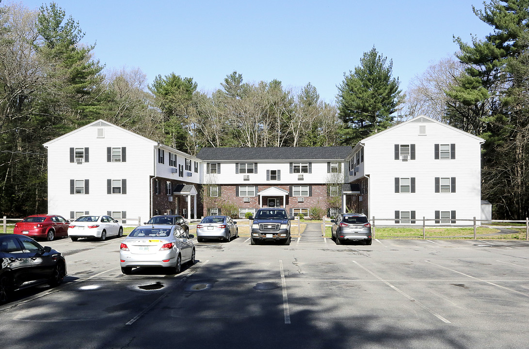 Stonehenge Apartments in Litchfield, NH - Building Photo