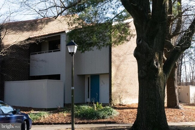 property at 2015 Approach Ln