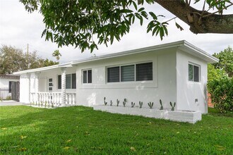 1331 NE 160th St in North Miami Beach, FL - Building Photo - Building Photo