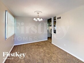 945 S Lafayette St in Florissant, MO - Foto de edificio - Building Photo