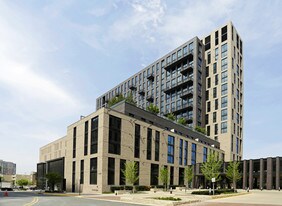 Signature Reston Town Center Apartments in Reston, VA - Building Photo