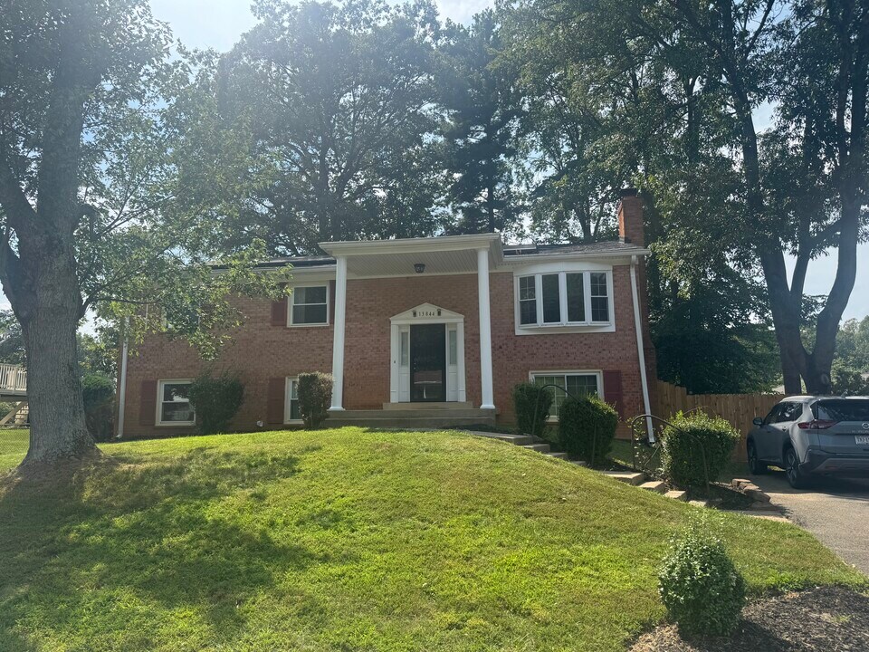 13844 Delaney Rd, Unit A in Woodbridge, VA - Building Photo