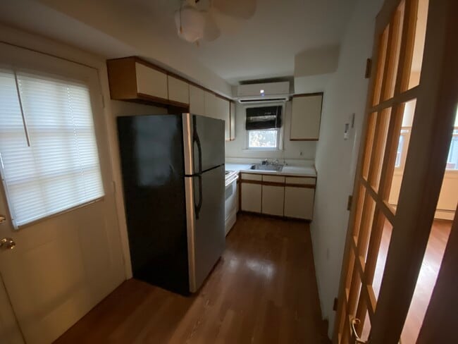 144 Farnsworth Ave, Unit Apt. 3 in Bordentown, NJ - Building Photo - Building Photo