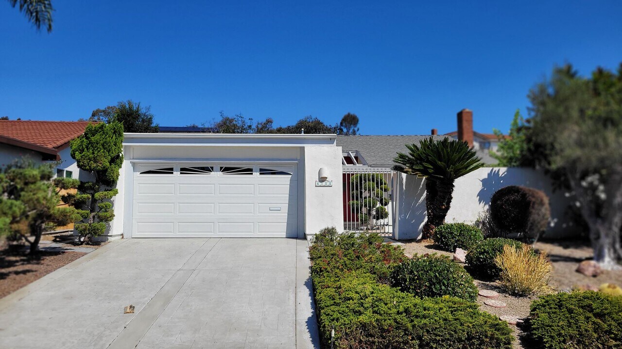 6155 Syracuse Ln in San Diego, CA - Building Photo