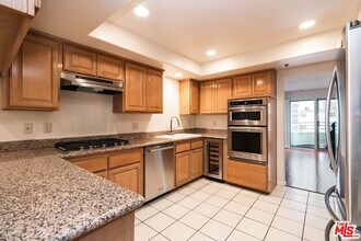 10336 Wilshire Blvd in Los Angeles, CA - Building Photo - Building Photo