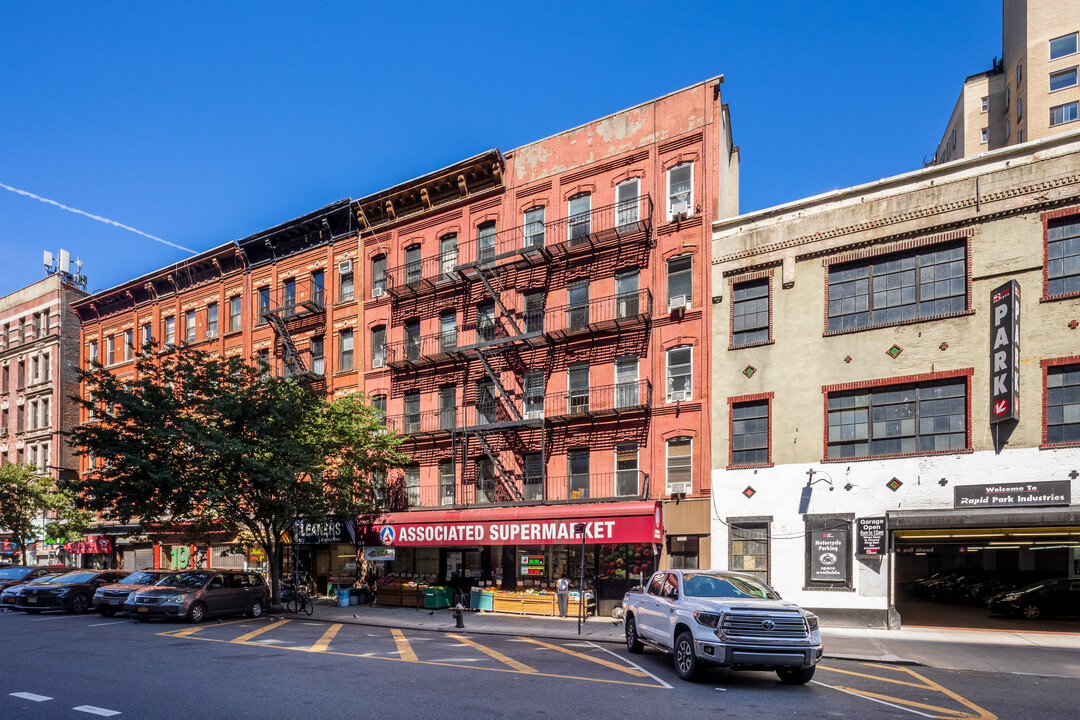 13-15 W 100th St in New York, NY - Building Photo