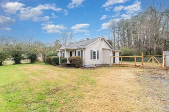 7831 Summerfield Rd in Summerfield, NC - Building Photo - Building Photo