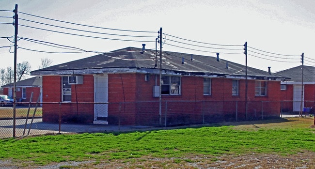 8620 Chef Menteur Hwy in New Orleans, LA - Building Photo - Building Photo
