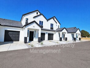 382 Erin St in Pahrump, NV - Building Photo - Building Photo