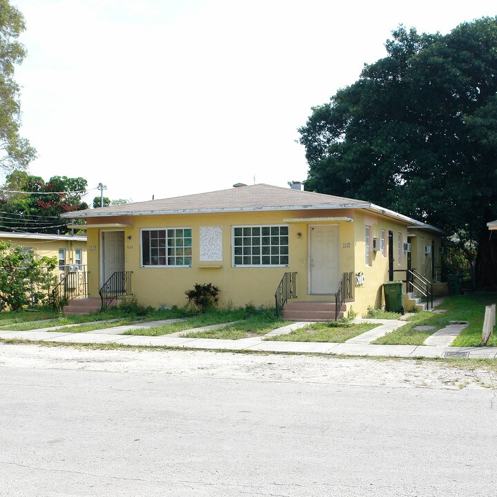 7629-7635 NE 2nd Ct in Miami, FL - Building Photo