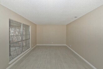 4811 Dick Gordon Dr in San Antonio, TX - Building Photo - Building Photo