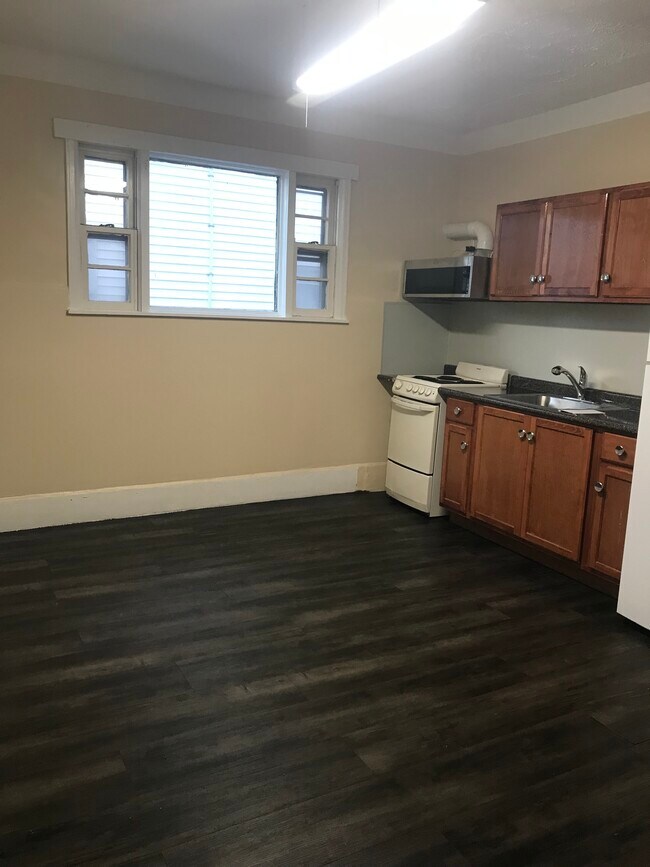 1654 Miller St in Utica, NY - Building Photo - Building Photo