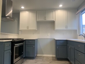 5410 Driftwood St in Oxnard, CA - Building Photo - Building Photo