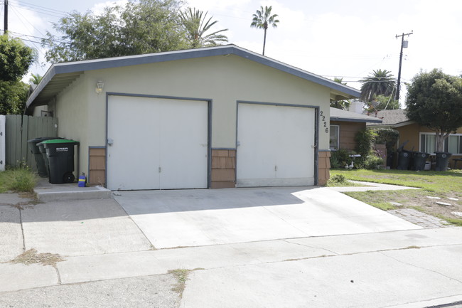 2226 State Ave in Costa Mesa, CA - Foto de edificio - Building Photo