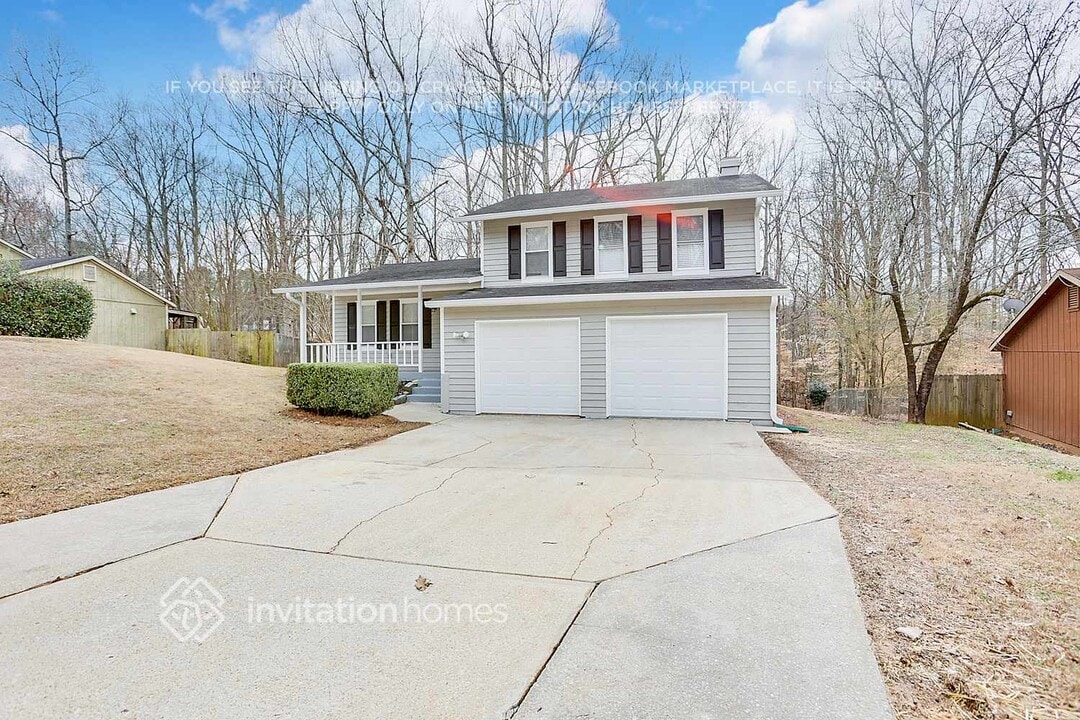 834 Forest Path in Stone Mountain, GA - Building Photo