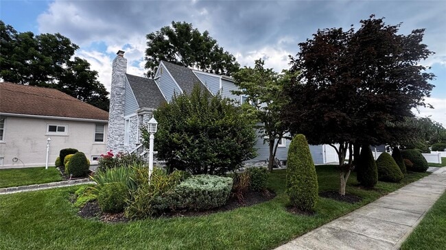 220 Grand Ave in Freeport, NY - Building Photo - Building Photo