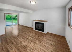 3866 Westbury Dr in Eagan, MN - Building Photo - Building Photo