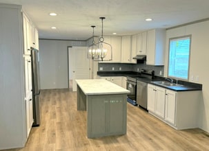 7145 S Meridian St in Marion, IN - Foto de edificio - Building Photo