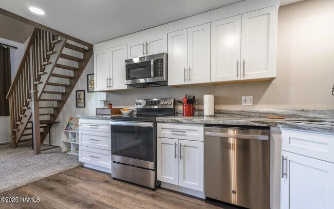 2747 N Fairview Dr in Flagstaff, AZ - Building Photo - Building Photo