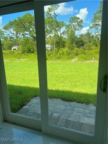 356 Austin Ave in Lehigh Acres, FL - Foto de edificio - Building Photo