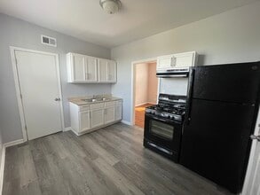 7912 S Bishop St, Unit 2F in Chicago, IL - Building Photo - Building Photo