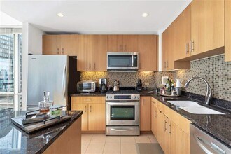 1 Shore Ln-Unit -2312 in Jersey City, NJ - Building Photo - Building Photo