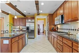 1287 Prominent Dr in Brentwood, CA - Foto de edificio - Building Photo