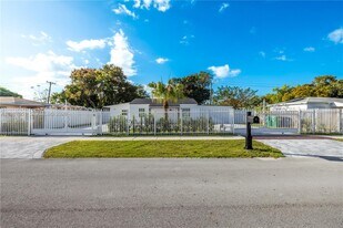 10050 SW 171st St in Miami, FL - Building Photo