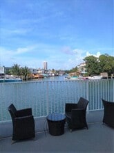 7133 Bay Dr in Miami Beach, FL - Foto de edificio - Building Photo