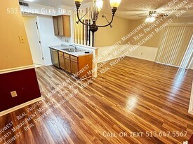 533 Aspen Glen Dr in Cincinnati, OH - Building Photo