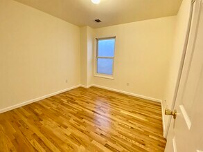 217 New York Ave in Jersey City, NJ - Building Photo - Building Photo