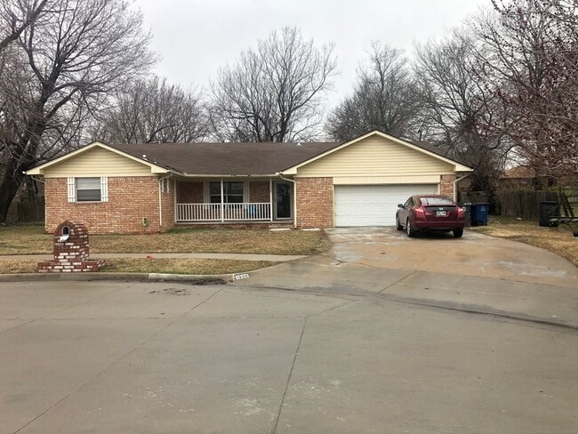 property at 1220 N Elgin Ave