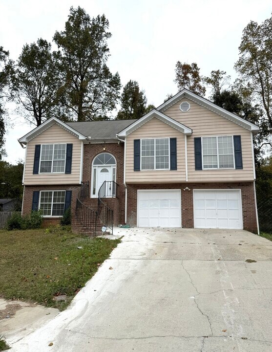 1025 Eagle Pointe Dr NW in Lawrenceville, GA - Building Photo