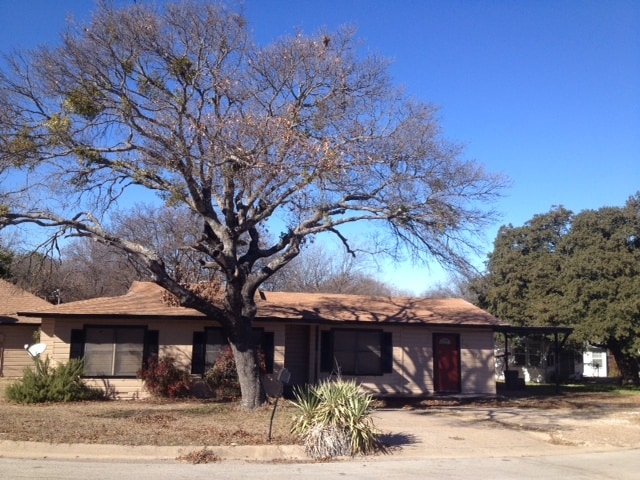 1240 S Brazos St in Weatherford, TX - Building Photo - Building Photo