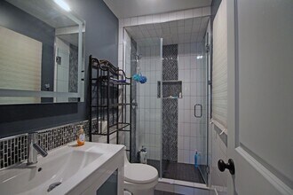 4136 Kings Dr in Minnetonka, MN - Building Photo - Building Photo
