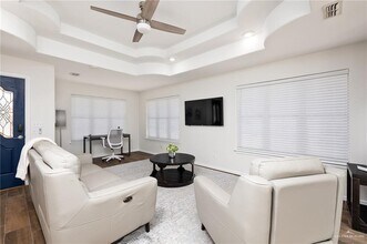 1111 Lake View Dr in Mission, TX - Building Photo - Building Photo