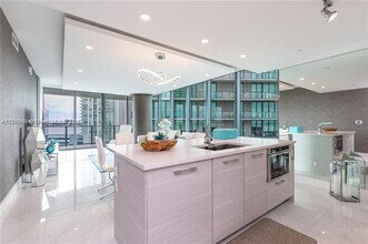 650 NE 32nd St, Unit 1201 in Miami, FL - Building Photo - Building Photo