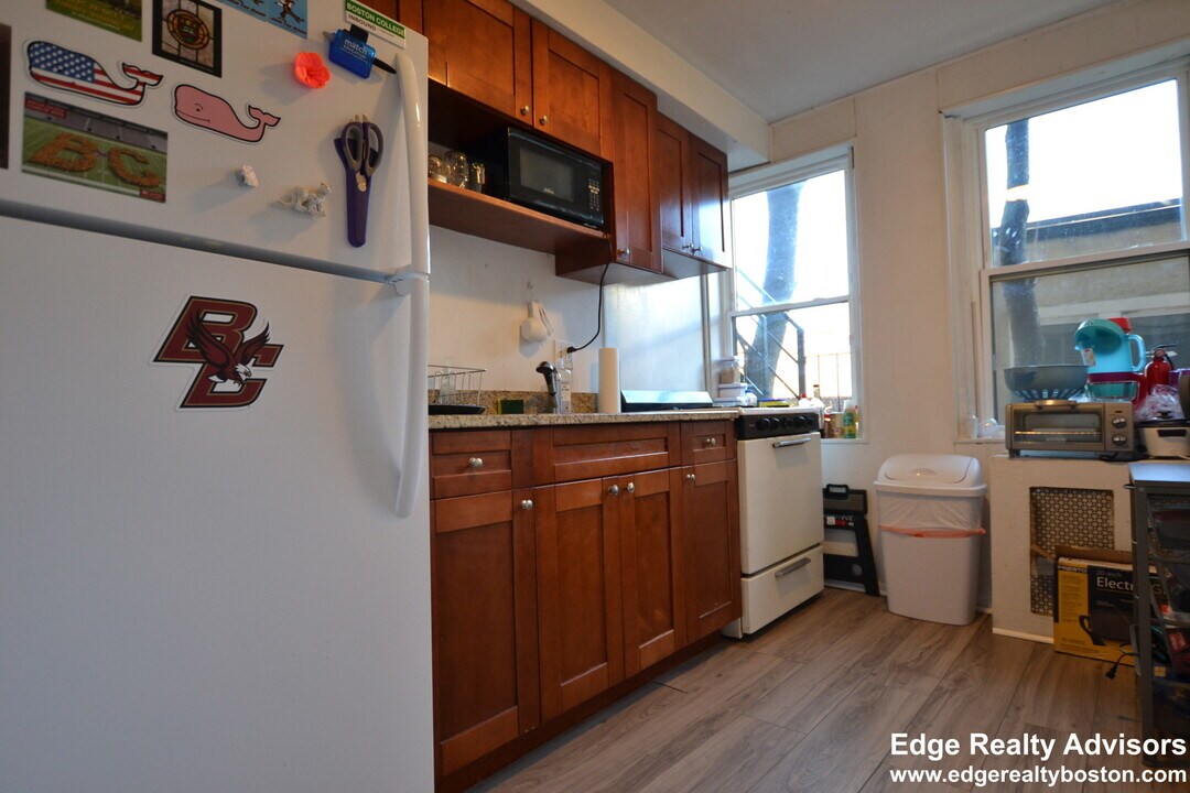 292 Foster St, Unit 1 in Boston, MA - Building Photo