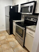 6955 NW 186th St in Hialeah, FL - Building Photo - Building Photo