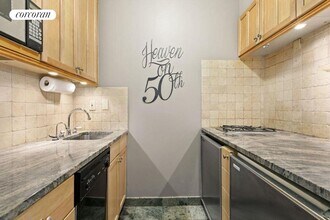 350 W 50th St in New York, NY - Building Photo - Building Photo