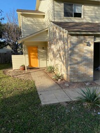 8812 Clearbrook Trail in Austin, TX - Foto de edificio - Building Photo