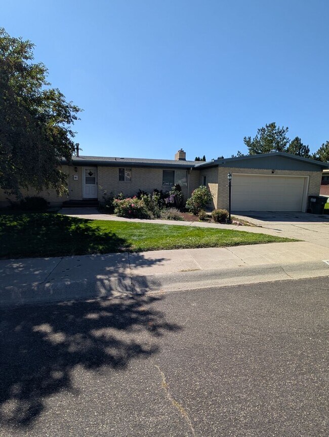 675 University Dr in Pocatello, ID - Building Photo - Building Photo