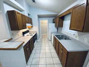 1000 Sable Dr in Pensacola, FL - Foto de edificio - Building Photo