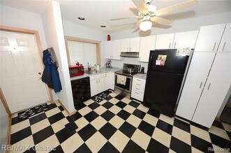 280 Hutton St in Northville, MI - Building Photo - Building Photo