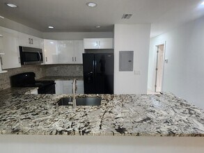 6013 10th Ave N in Greenacres, FL - Building Photo - Building Photo