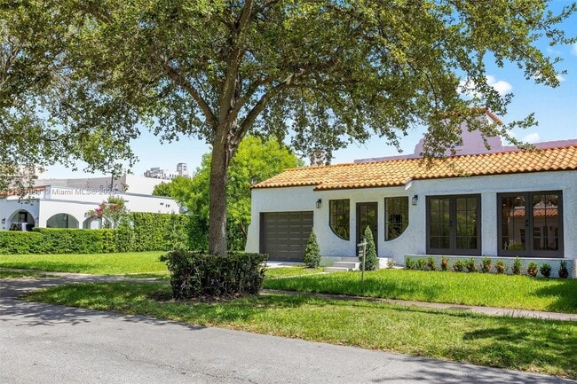434 Aragon Ave in Coral Gables, FL - Building Photo - Building Photo