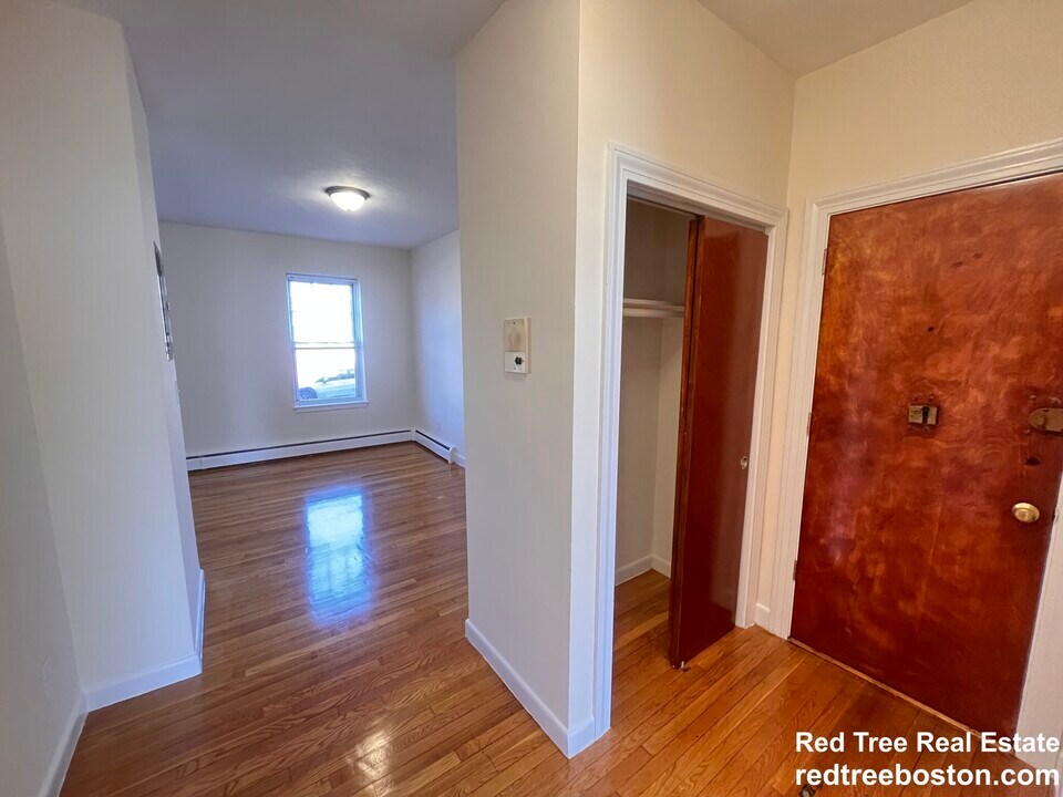 172 N Beacon St in Boston, MA - Building Photo